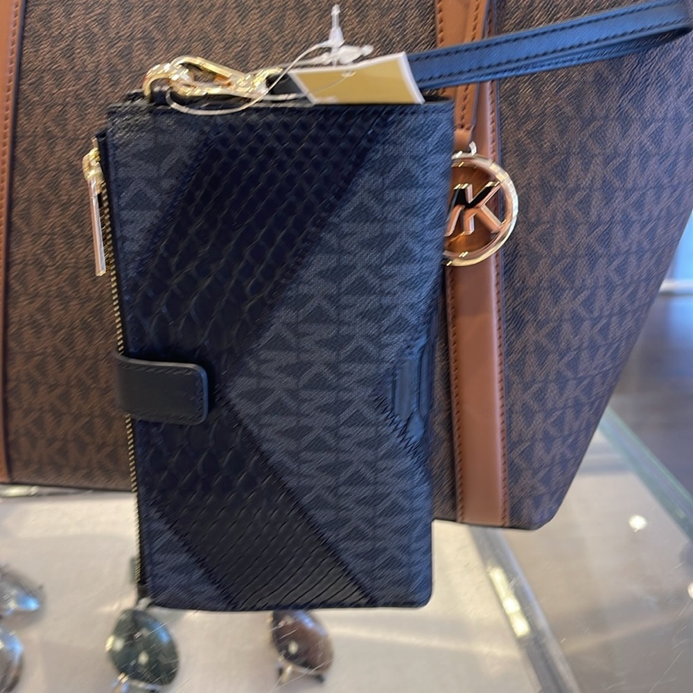 MICHAEL KORS JST LG DOUBLE ZIP WRISTLET WALLET PHONE HOLDER 
BLACK MULTI 
NWT - Picture 4 of 16